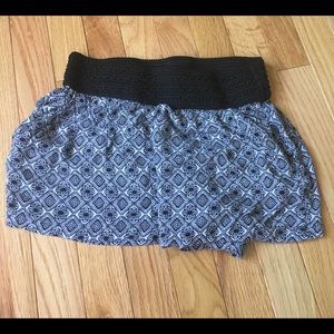 Joe B black and white shorts